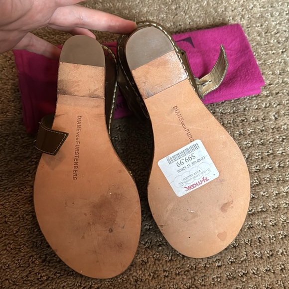 DVF Vintage 2010s Brown Patent Leather Wedges! 💕 - Picture 4 of 4